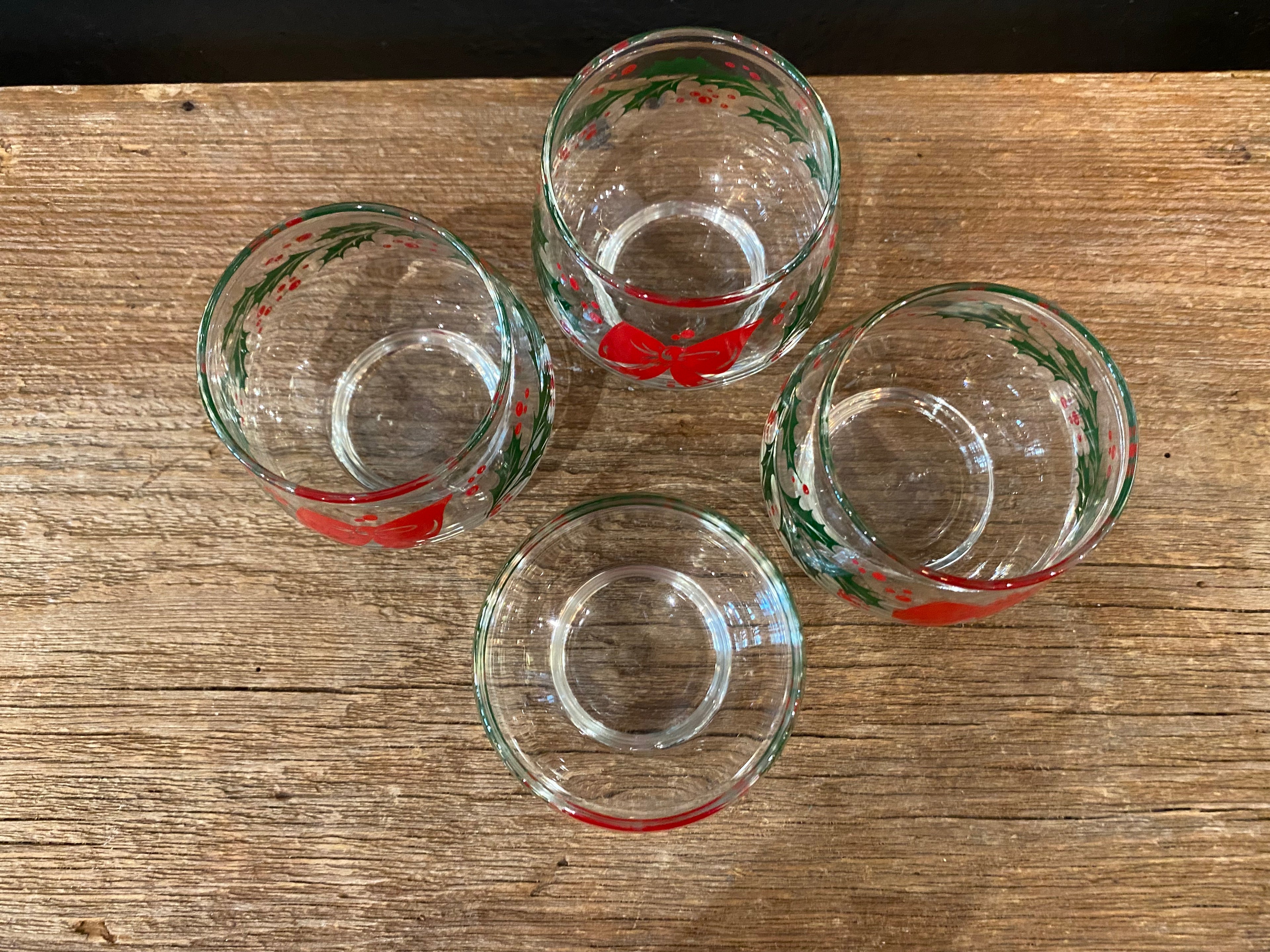 Holly Berry & Bow Cocktail Glasses | Set Of Four