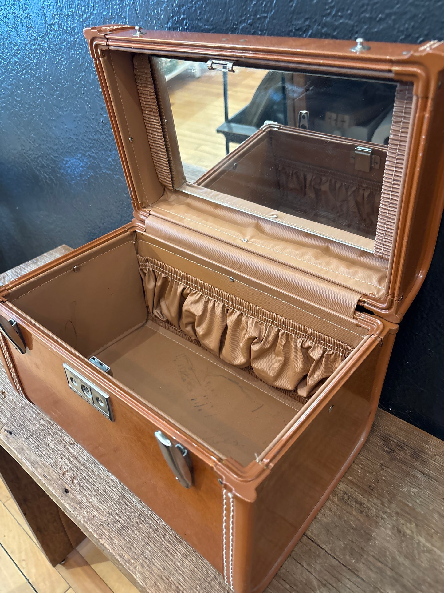Royal Traveler Carry Suitcase