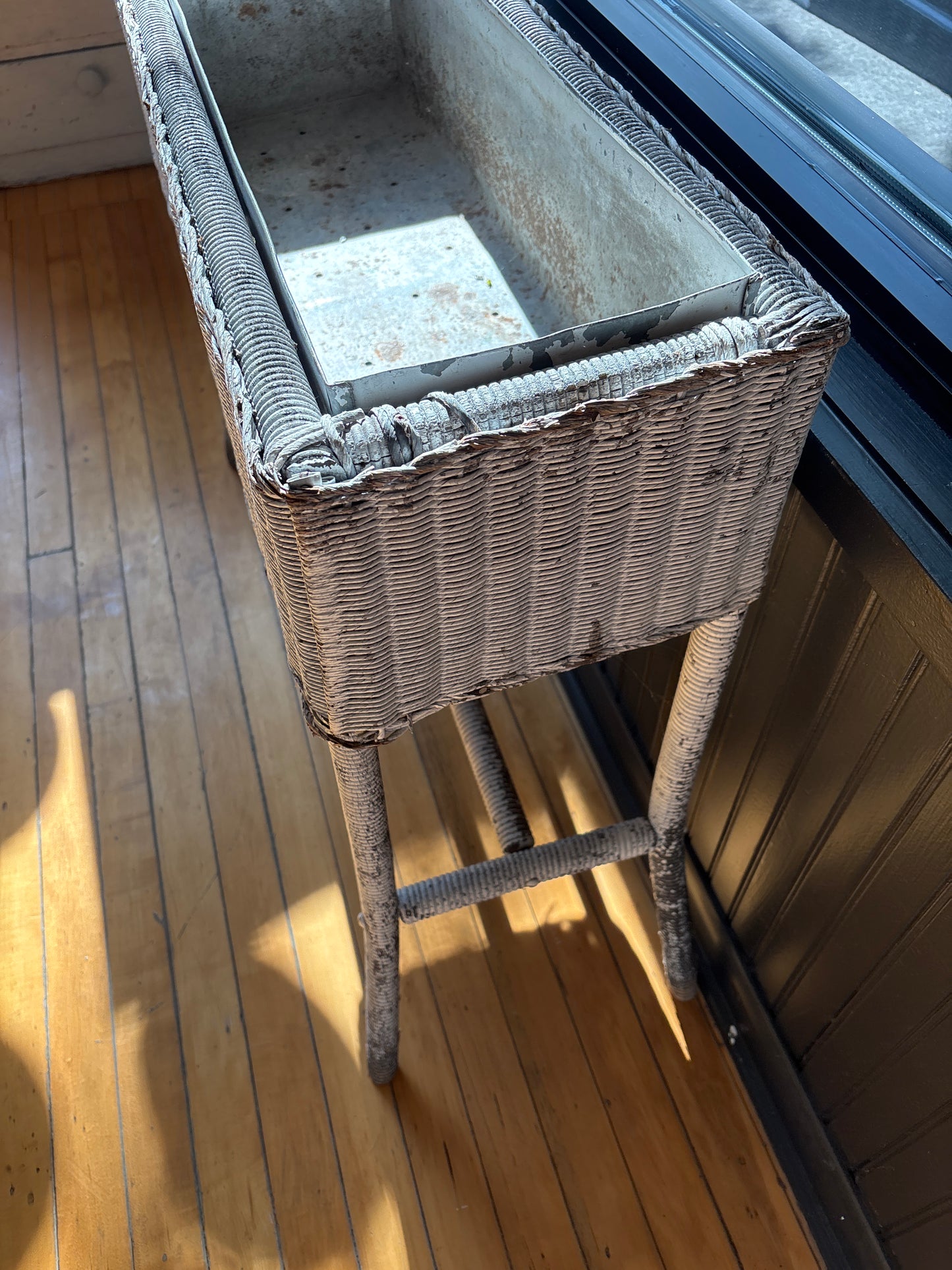 Outdoor White Wicker Planter With Liner