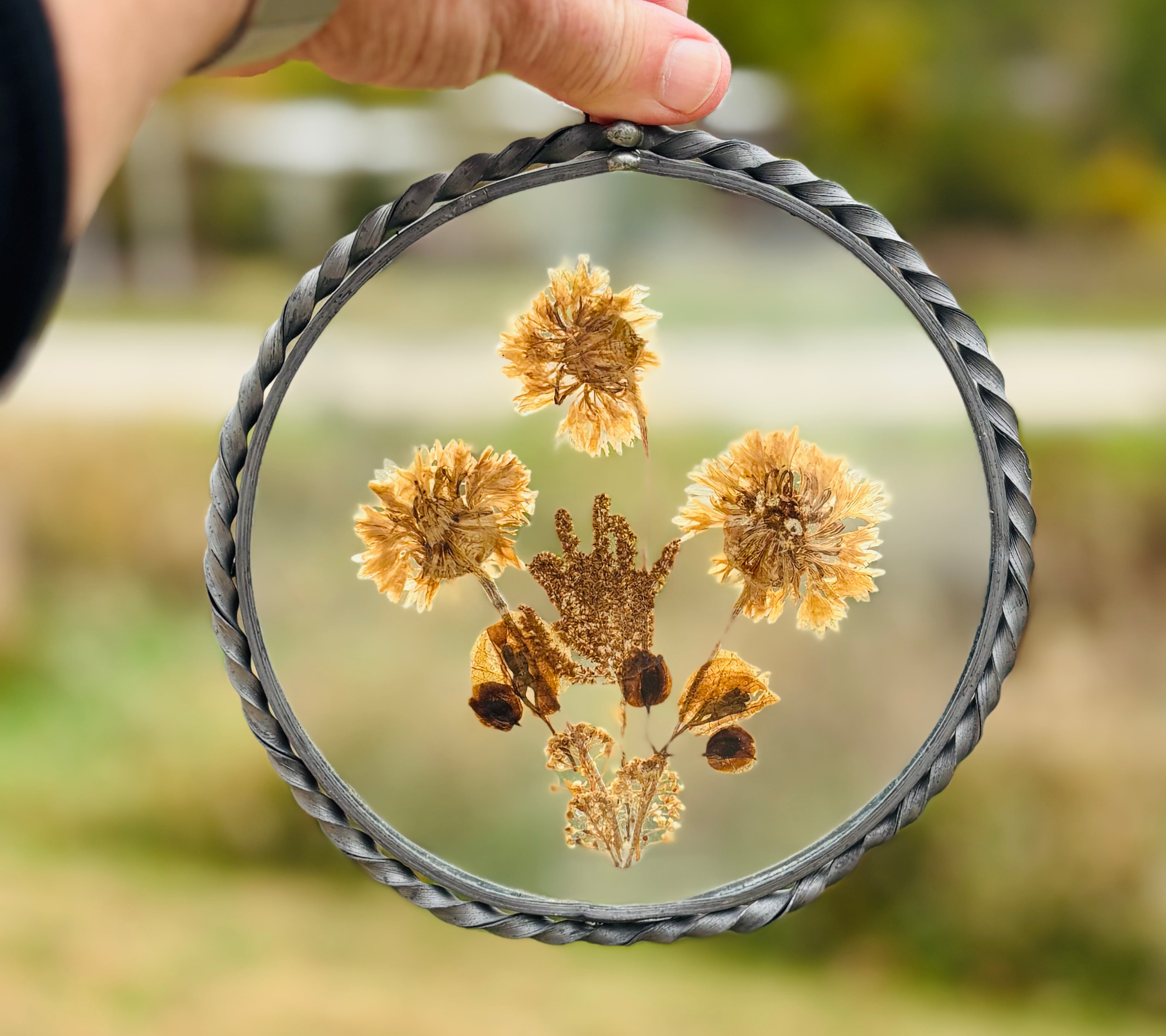 Vintage Pressed Flowers Sun Catcher | Circle Frame