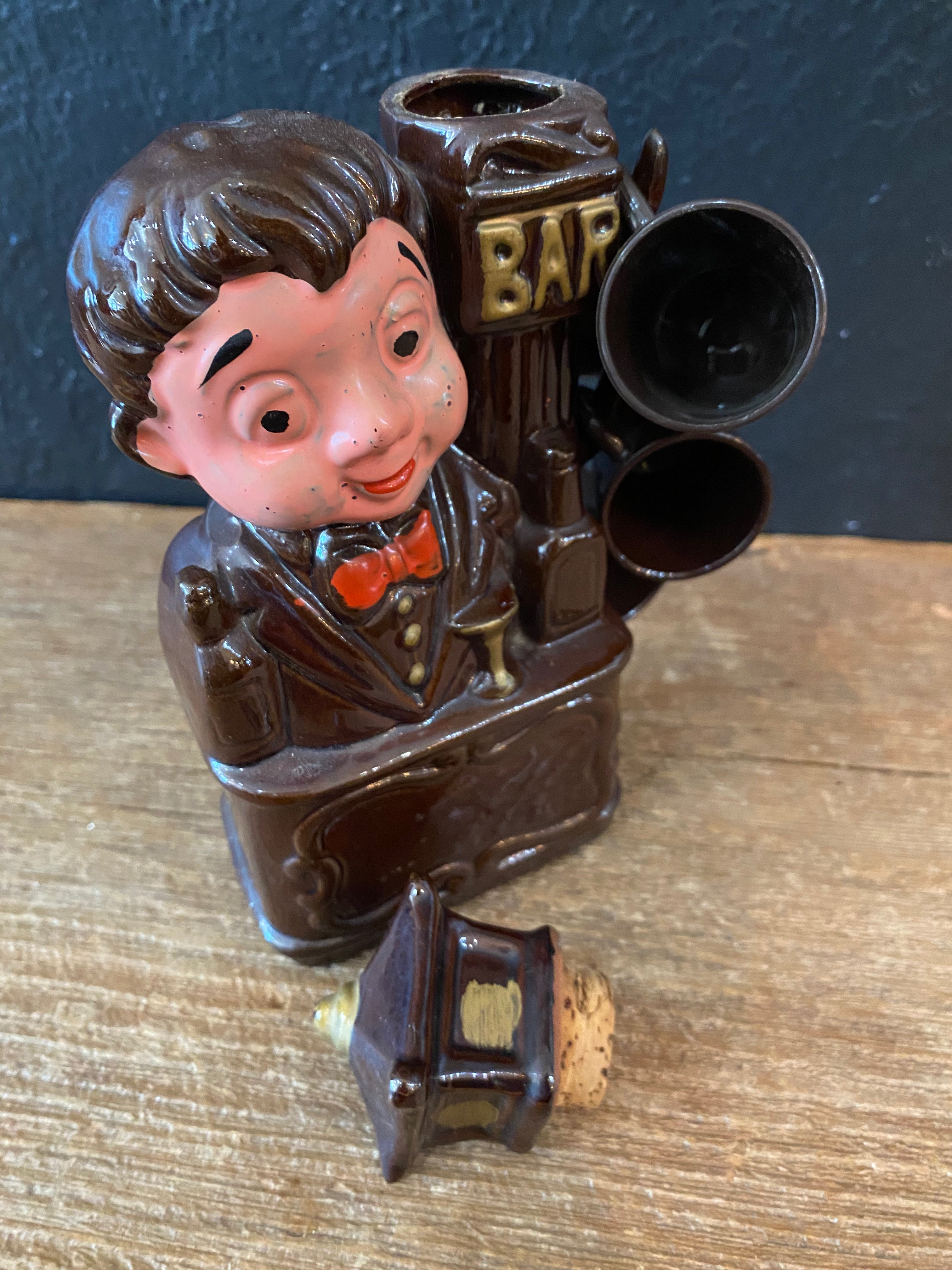 “Bartender” Decanter With Four Shot Glasses