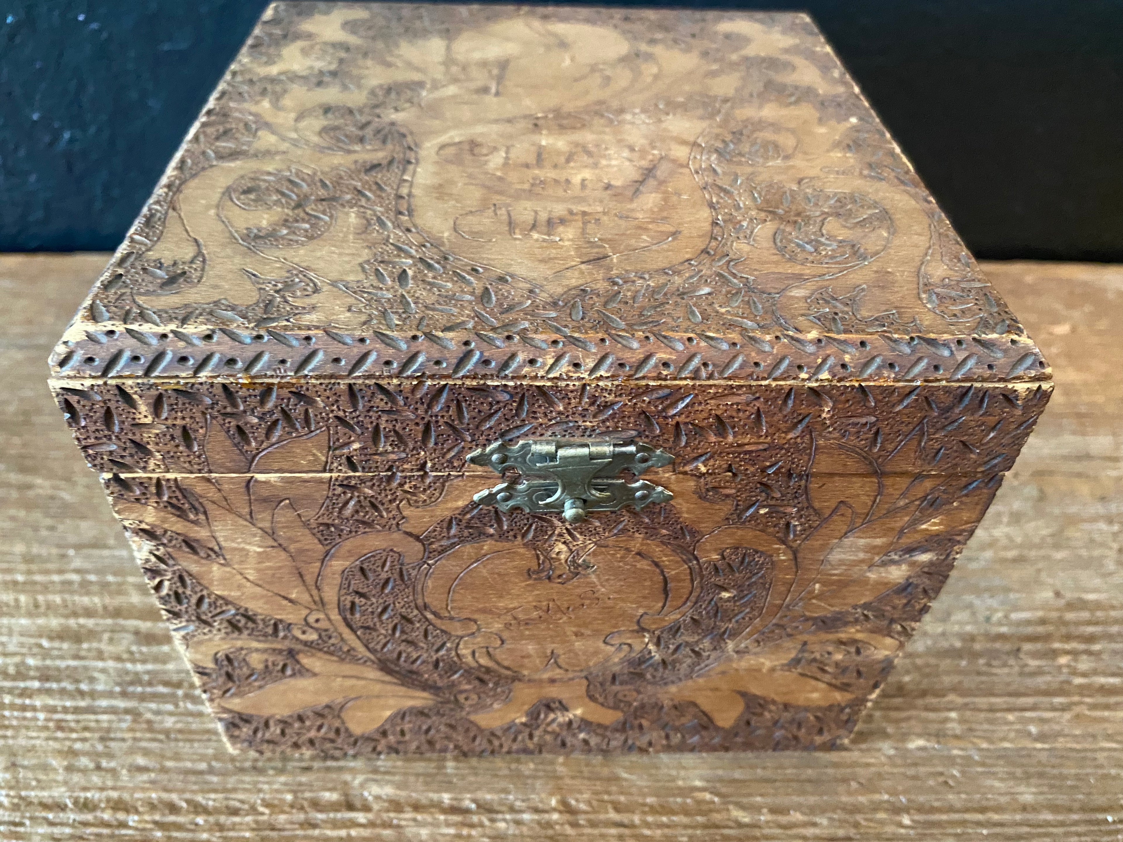 Antique Collars And Cuffs Box