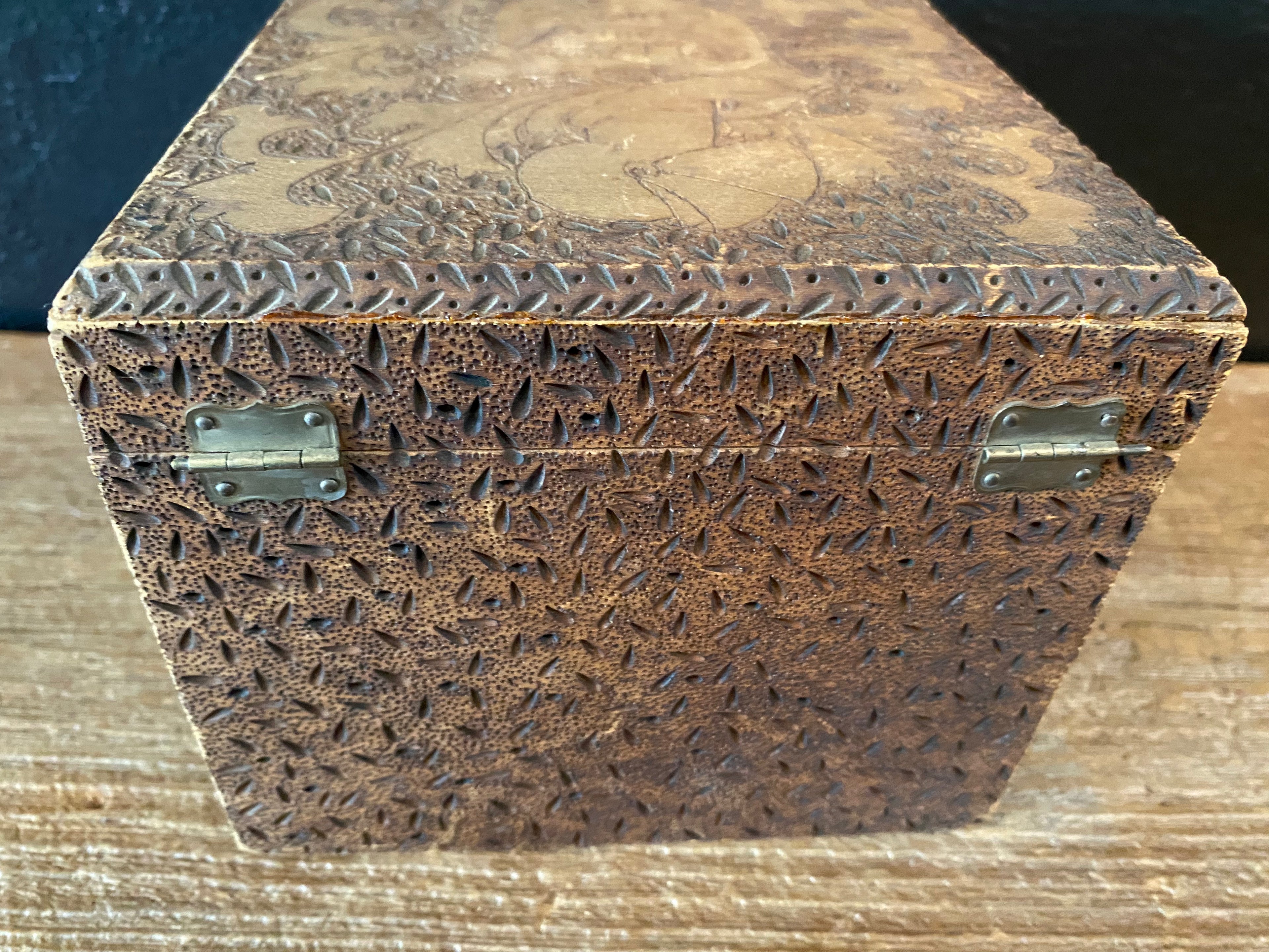 Antique Collars And Cuffs Box