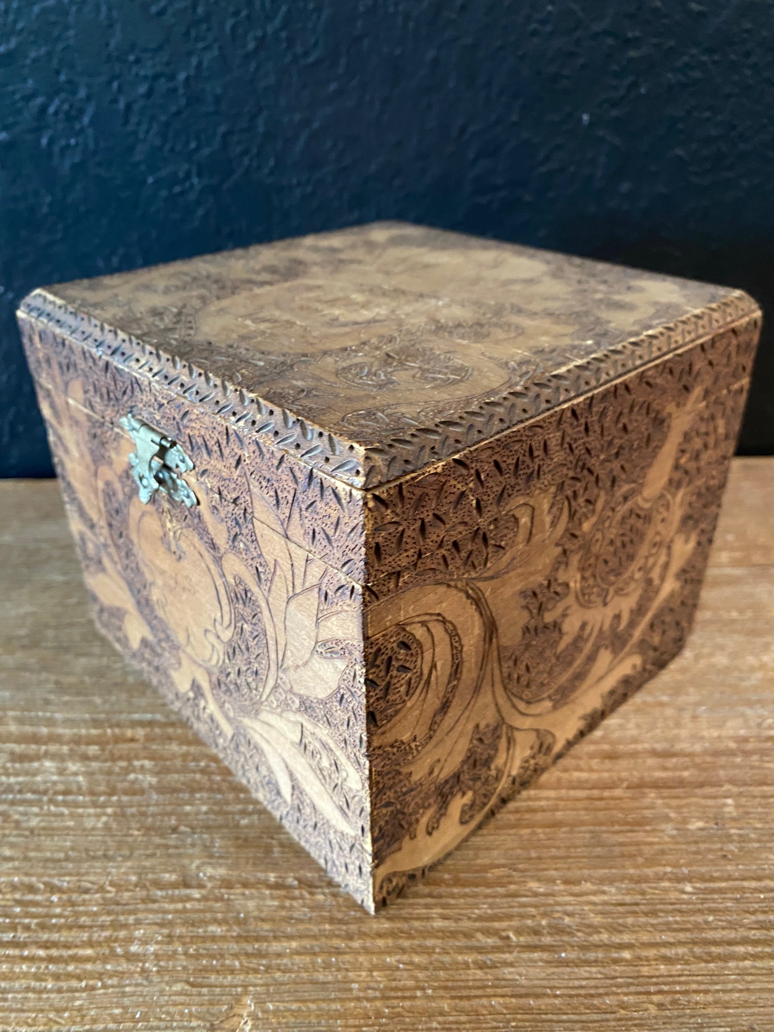 Antique Collars And Cuffs Box
