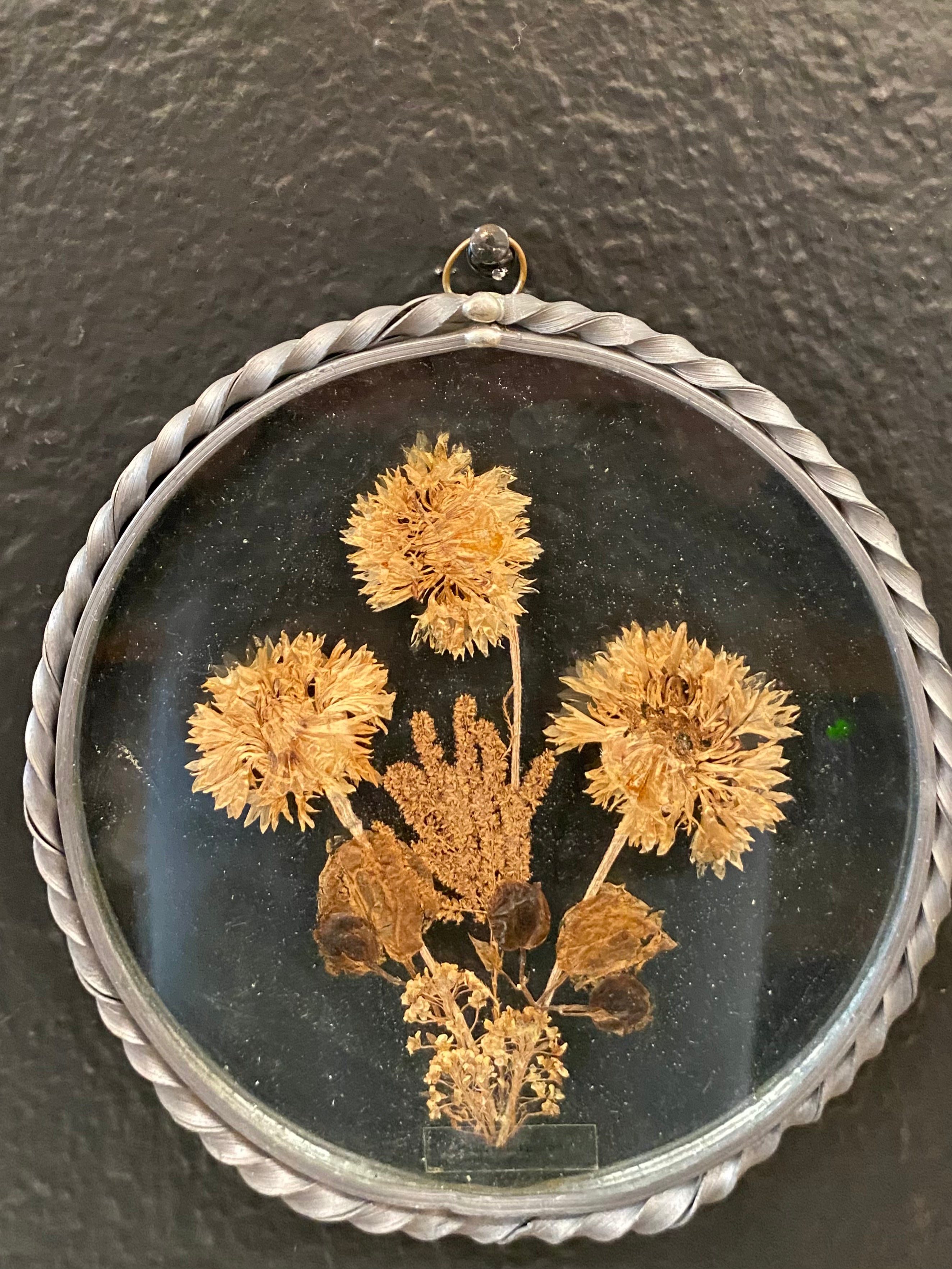 Vintage Pressed Flowers Sun Catcher | Circle Frame