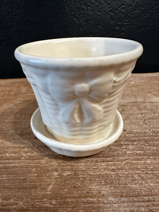 Vintage USA Planter | Ivory Bows