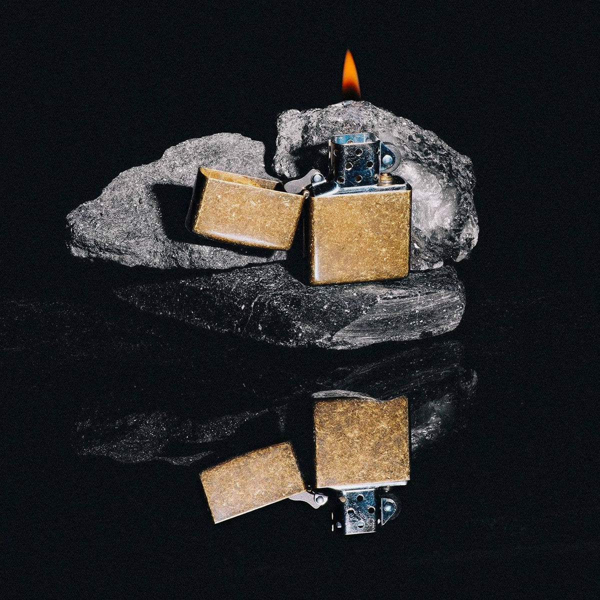 Zippo Classic Antique Brass Windproof Lighter
