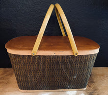 Load image into Gallery viewer, Vintage Picnic Basket